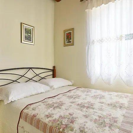 Lili Villa