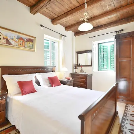 Villa Lili Omis